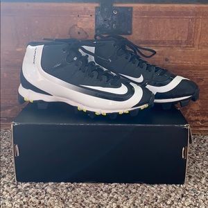 Boys Nike Jordan Baseball Cleats- Size 1.5